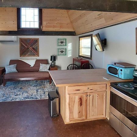 Rustic Hendersonville Farm Studio With Private Deck מראה חיצוני תמונה
